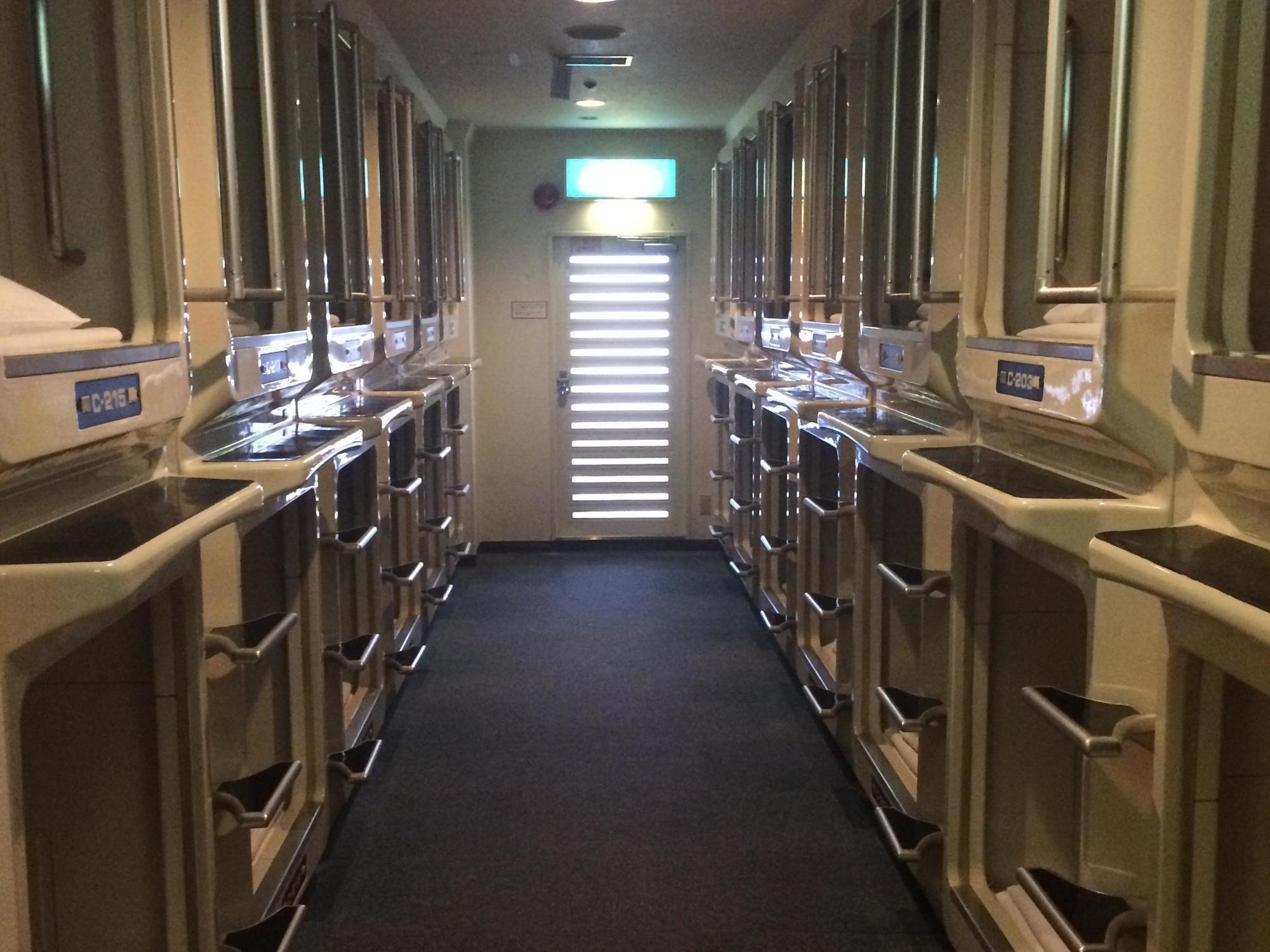 Capsule Hotel Asahi Plaza Shinsaibashi Осака Экстерьер фото