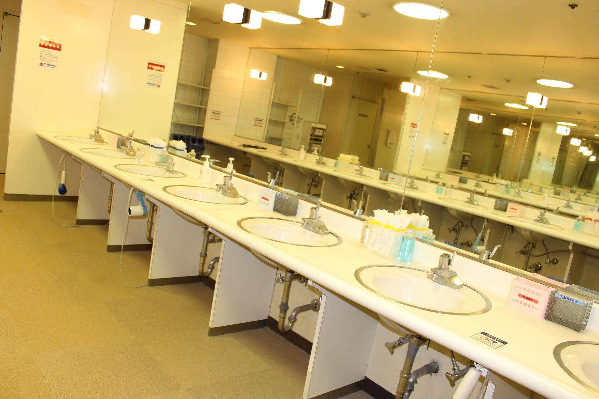 Capsule Hotel Asahi Plaza Shinsaibashi Осака Экстерьер фото